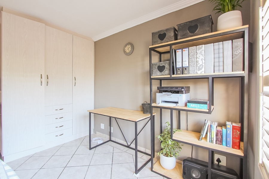 To Let 2 Bedroom Property for Rent in Miederpark North West